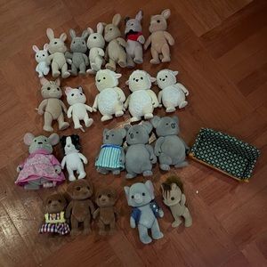 Calico critters 22 figurines and couch.